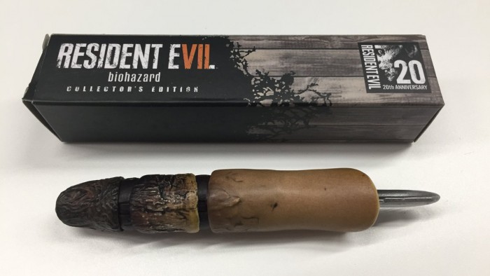 Ucity palec na USB z kolekcjonerki Resident Evil VII przypomina... spalonego penisa