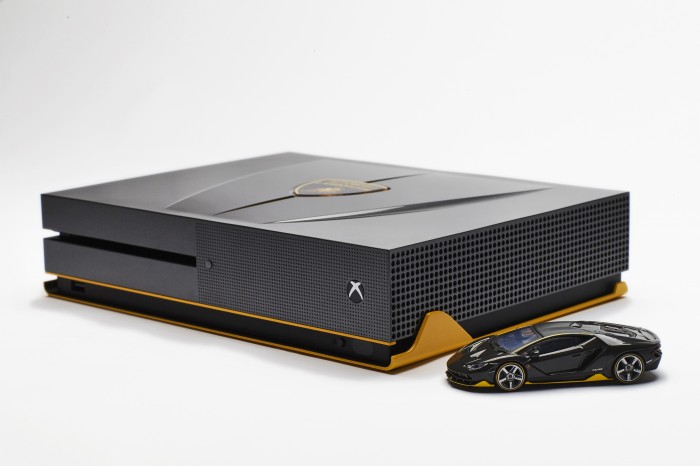 Xbox One S z obudow w ksztacie maski Lamborghini Centenario
