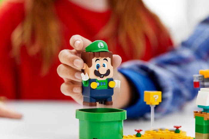 Do zestawu LEGO Super Mario docza Luigi - bracia znw w komplecie