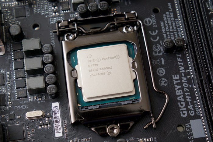 Szef Intela uwaa, e problemy z chipami potrwaj do 2023 roku